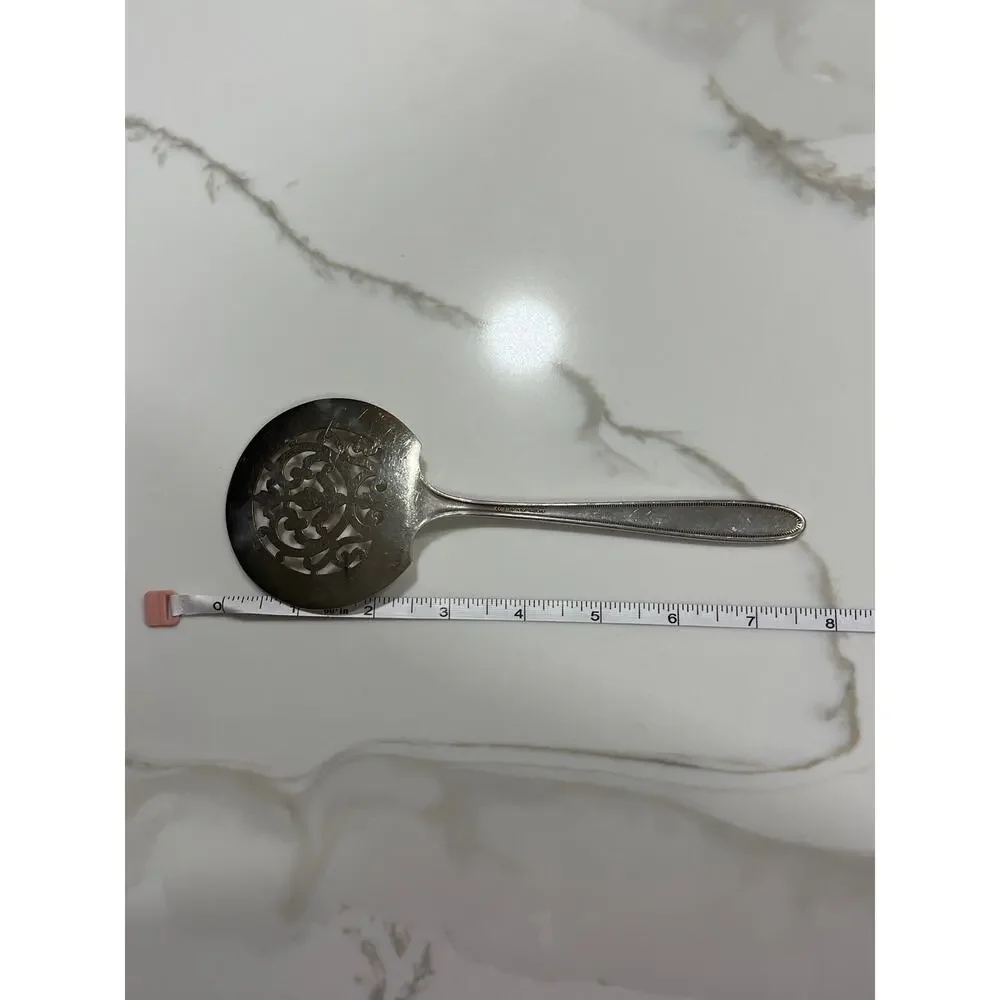 GROSVENOR‎ 1921 Silverplate Pierced Tomato Server No Monogram